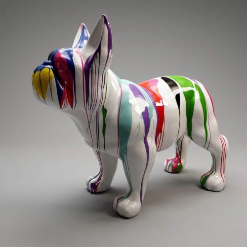 Un gros chiot bulldog - version multicolore.
