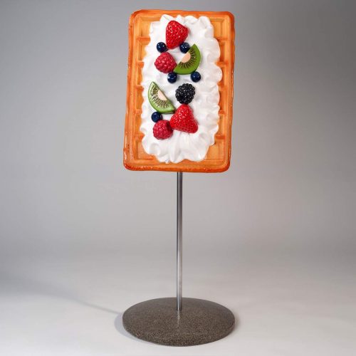 Petite figurine publicitaire en carton ondulé avec des fruits