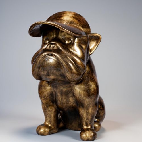 Chien Bulldog avec Casquette - Patine Dorée