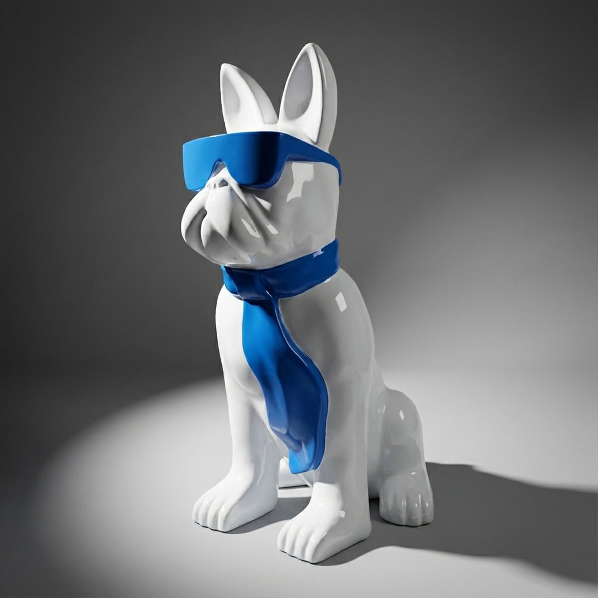 Figurine Moyenne de Bulldog avec Cravate et Lunettes - Blue Sky