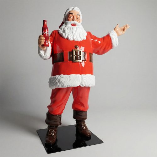 figure Père Noël en fibre de verre rouge et blanc, style réaliste brillant, tenant une bouteille publicitaire, usage déco magasin ou événement