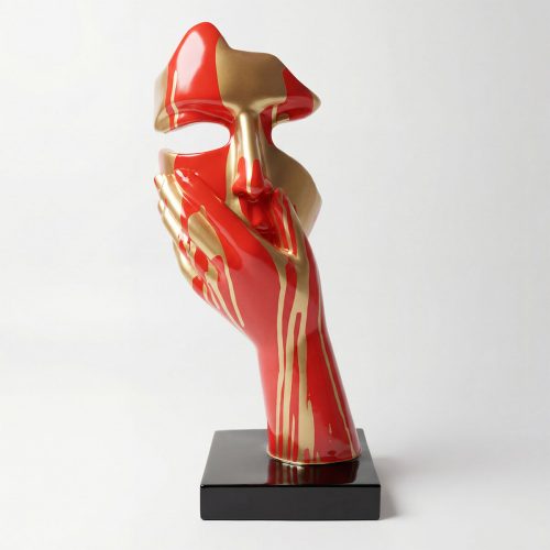 sculpture visage et main en fibre de verre rouge et doré, style artistique moderne, pour décoration ou publicité