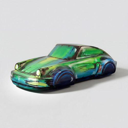 figure voiture rétro en fibre de verre peintures vertes et bleues style artistique décor pour vitrine ou événement