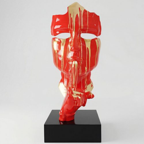 sculpture visage stylisé en fibre de verre rouge avec coulures dorées, style contemporain pour décoration ou publicité