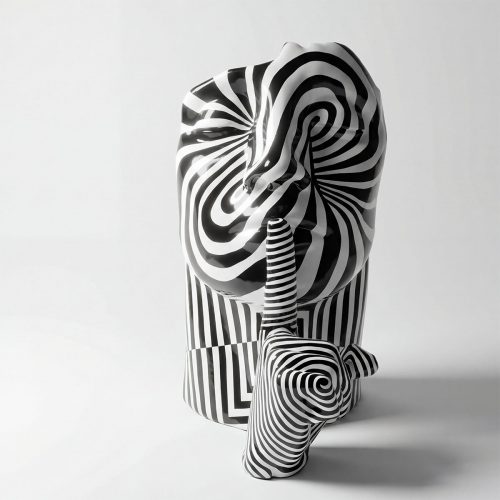 figure tête humaine en fibre de verre, motif noir et blanc tourbillonnant, style artistique décoratif pour galerie ou publicité