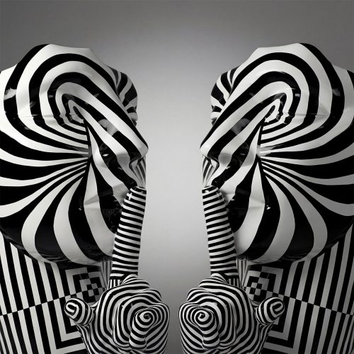 sculpture tête humaine en fibre de verre noire et blanche, style optique géométrique, décor ou publicité pour galerie commerciale