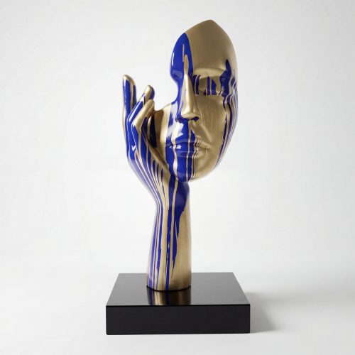 sculpture visage et main en fibre de verre dorée à motifs bleus goutte à goutte, style contemporain pour décoration ou vitrine