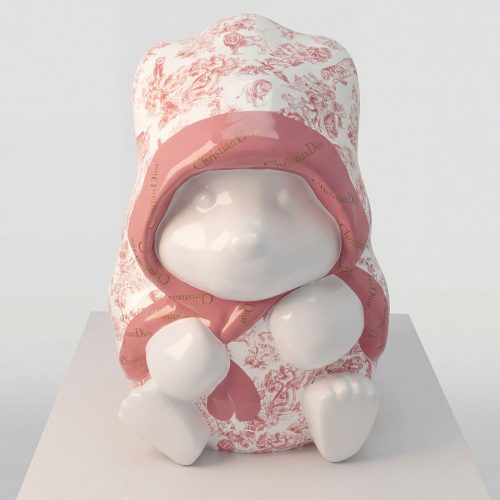 sculpture lapin en fibre de verre blanche et rose, style décoratif toile de Jouy et bandeau Christian Dior, pour vitrine ou événement