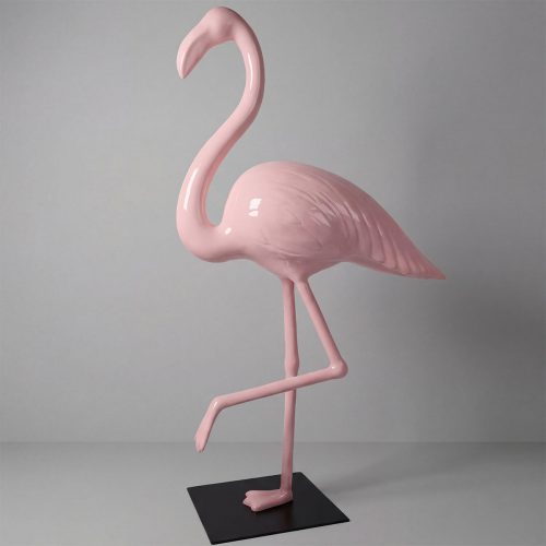 sculpture flamant rose en fibre de verre, style décoratif brillant et réaliste, pour publicité, boutique ou événement