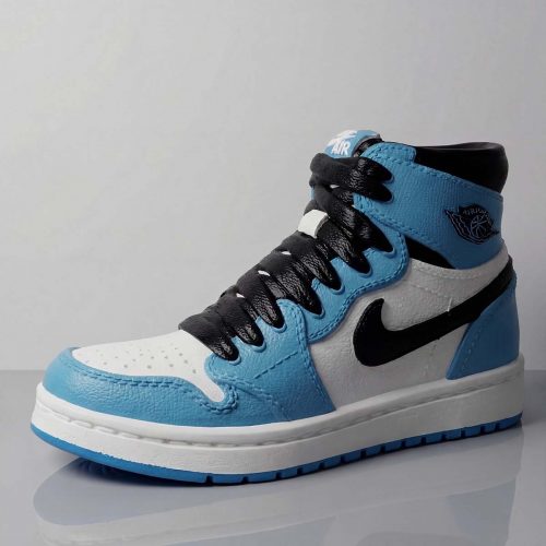 figure chaussure basket en fibre de verre stratifié style réaliste bleu blanc et noir, décor magasin ou événement
