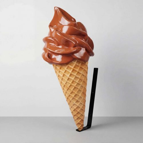 figure cornet de glace en fibre de verre couleur caramel style réaliste pour publicité ou décoration d'événement