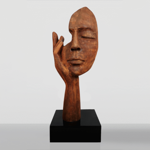 Grande Masque avec Main sur Socle – Effet Rouille