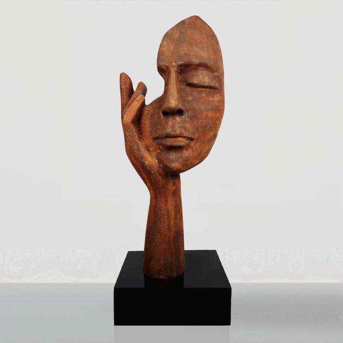 Grande Masque avec Main sur Socle – Effet Rouille