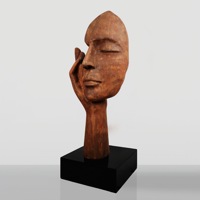 Grande Masque avec Main sur Socle – Effet Rouille – Image 3