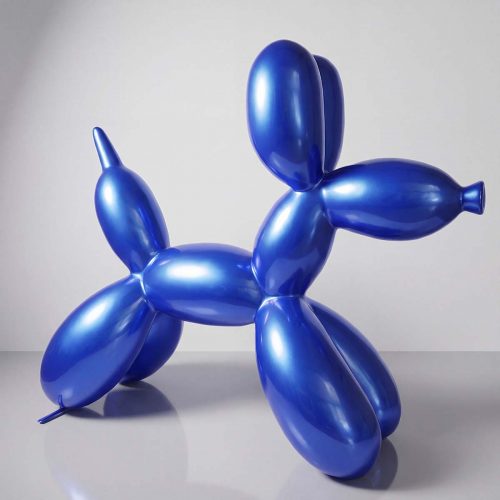 figure chien ballon en fibre de verre bleu métallique, style pop art réaliste, pour déco commerciale ou événement
