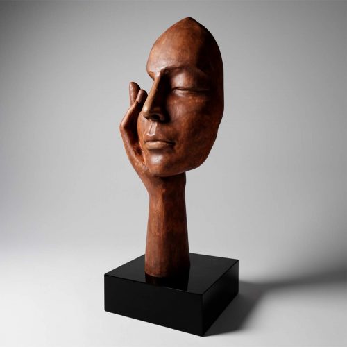 Grande Masque avec Main sur Socle – Effet Rouille