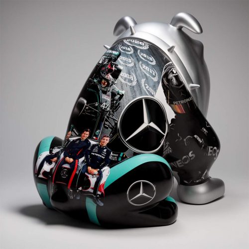 Chien bouledogue Avella 55 cm motif Petronas