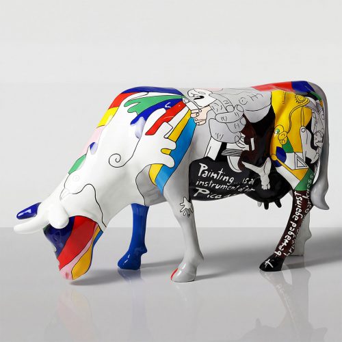 sculpture vache en fibre de verre colorée style pop art avec motifs multicolores et texte, pour décoration ou publicité