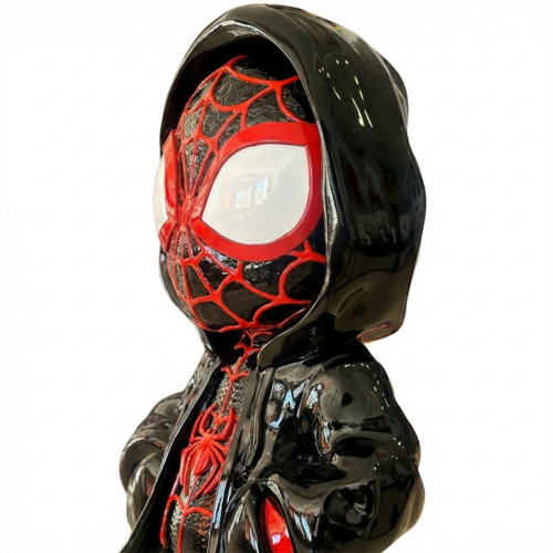 figure Spider-Man Miles Morales en fibre de verre, style cartoon réaliste noir et rouge brillant, idéale déco ou PLV événementielle