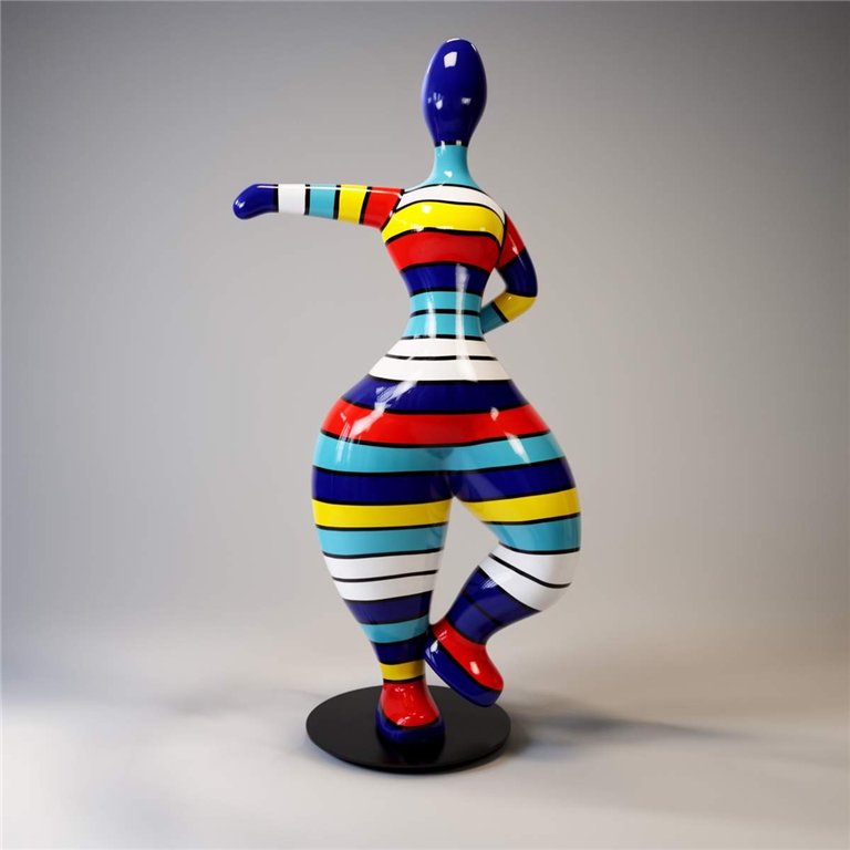 Grande figurine de poupée à rayures