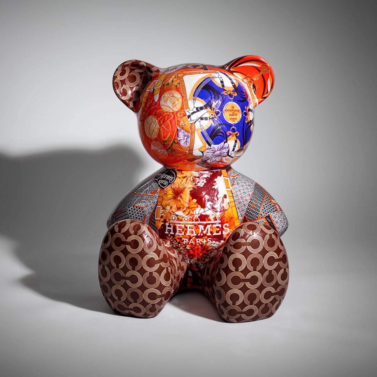 Artystyczna Figura Misia Siedzącego Hermes Orange - przód